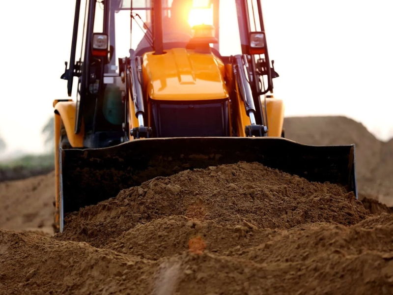 Read more about the article Why Choose Local Plant Hire: Serving Berkshire and Beyond